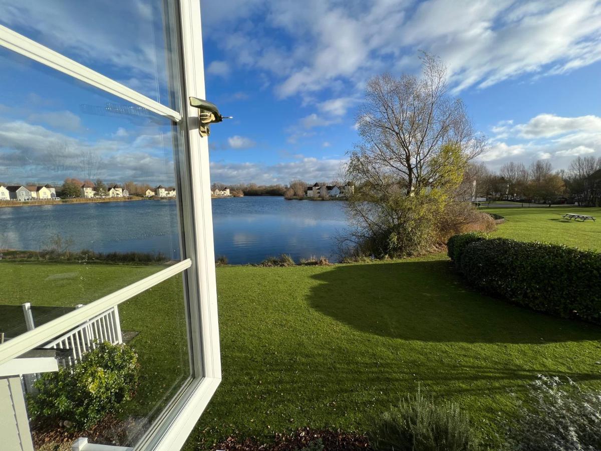 Barnsley, Turret House Windrush Lake South Cerney Exterior foto