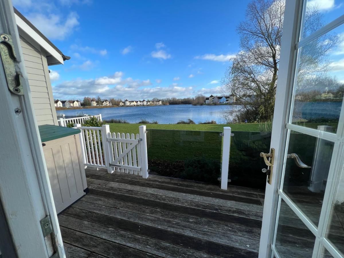 Barnsley, Turret House Windrush Lake South Cerney Exterior foto